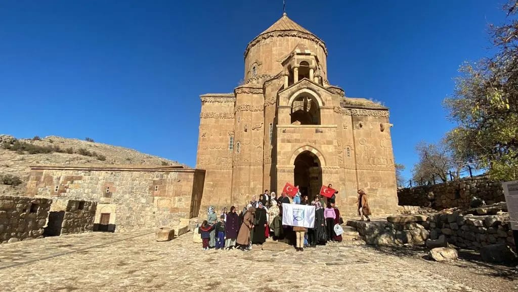 Van Büyükşehir Belediyesi ve Muradiye Belediyesi işbirliğiyle ilçemizdeki kadınlarımıza gezi düzenlendi